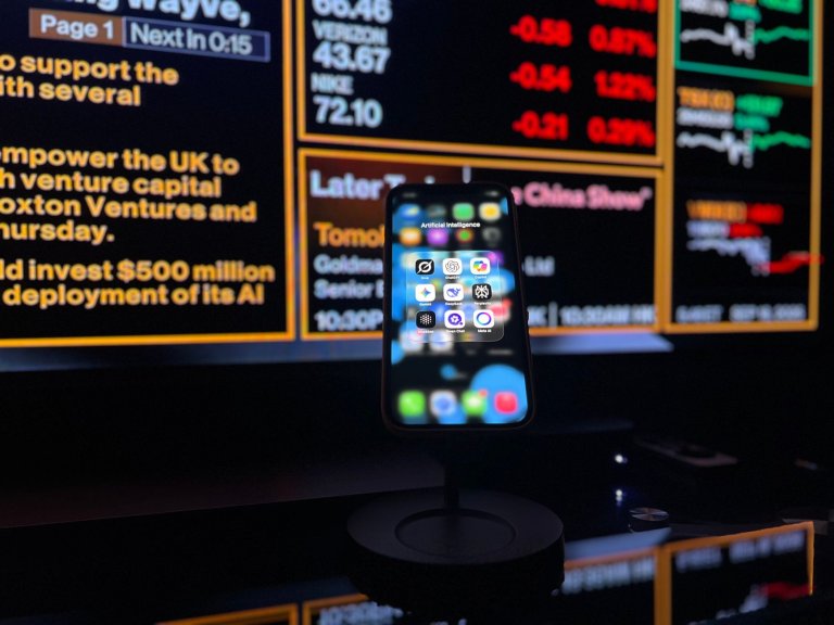 Best AI Apps for iPhone and Android in 2026 (What Actually Works Offline)